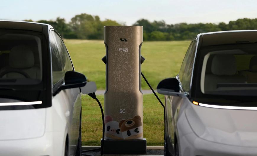 李想為純電用戶兌現(xiàn)承諾，5C超充站數(shù)量已超特斯拉