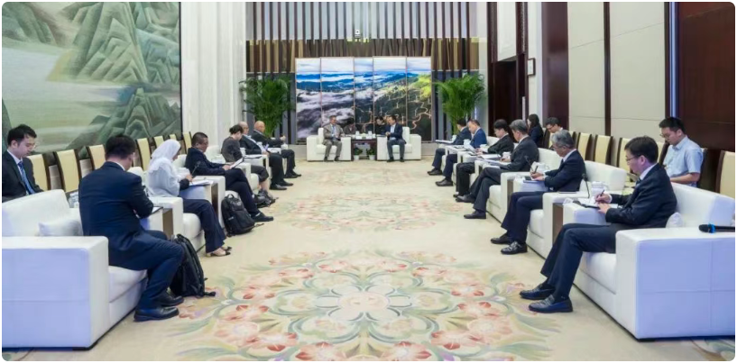 國(guó)家電投集團(tuán)與沙特國(guó)際電力和水務(wù)公司座談