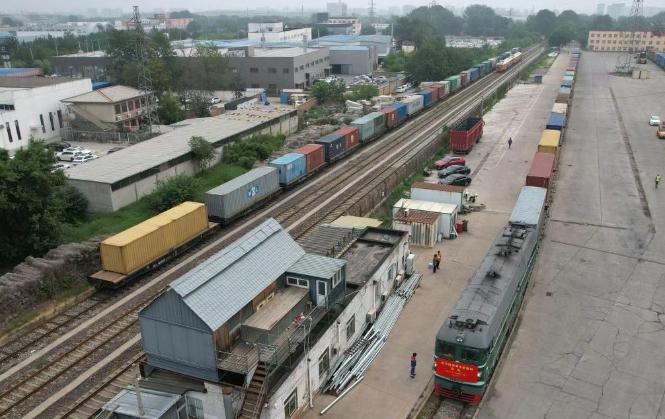 北京開(kāi)行首趟跨里海中歐班列