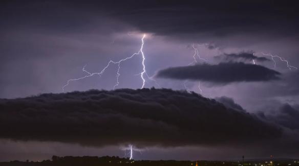 匈牙利暴風(fēng)雨造成近30年來最大損失致超35萬(wàn)戶家庭停電