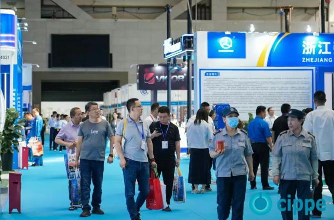 2025新疆國(guó)際石油和化工技術(shù)裝備展今日開(kāi)幕！500+名企云集共創(chuàng)絲路中亞能源新走廊！