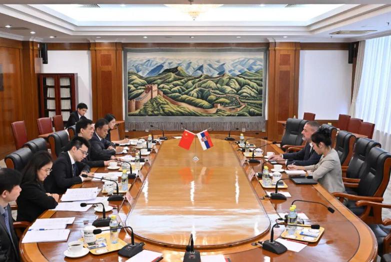 國(guó)家發(fā)展改革委副主任周海兵會(huì)見塞爾維亞總統(tǒng)特使、對(duì)華合作國(guó)家協(xié)調(diào)委員會(huì)成員巴西奇