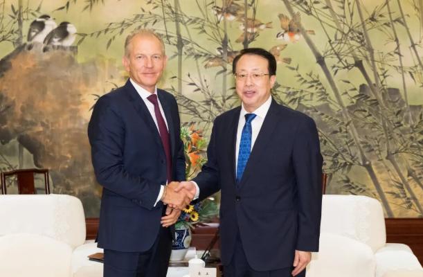 龔正會見法國液化空氣集團(tuán)CEO傅朗華