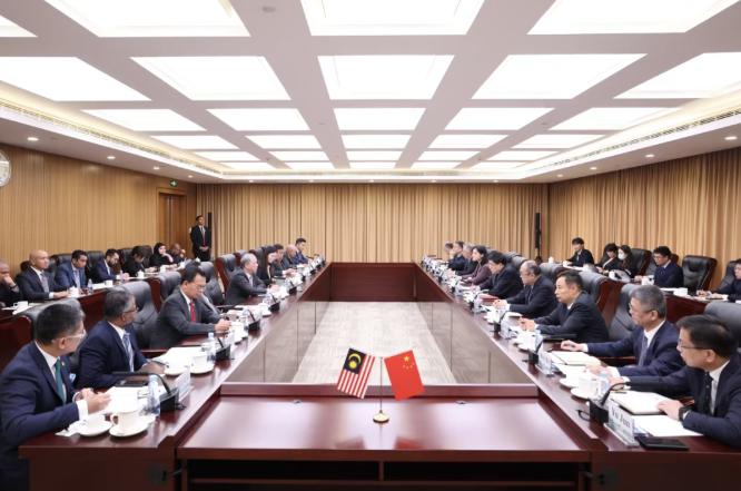 馬來西亞副總理兼能源及水務(wù)轉(zhuǎn)型部部長法迪拉到訪國家電網(wǎng)