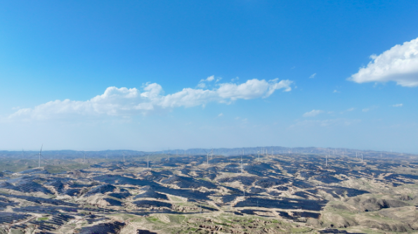 中國單體最大光伏基地項(xiàng)目首批并網(wǎng)發(fā)電