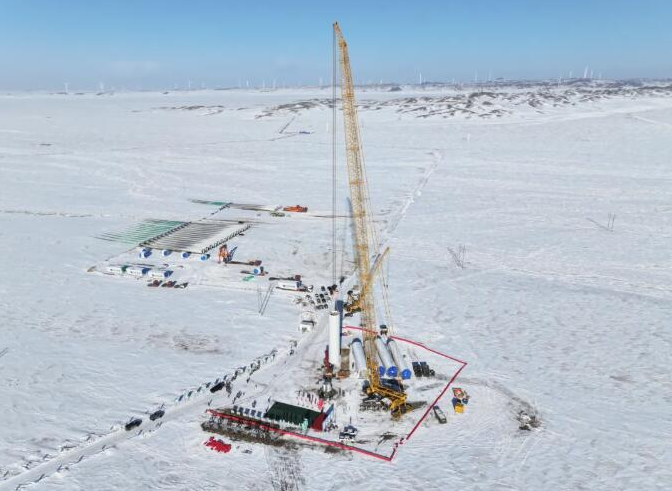 木壘100萬千瓦風(fēng)電項(xiàng)目I標(biāo)段首臺(tái)風(fēng)力發(fā)電機(jī)組吊裝作業(yè)順利啟動(dòng)