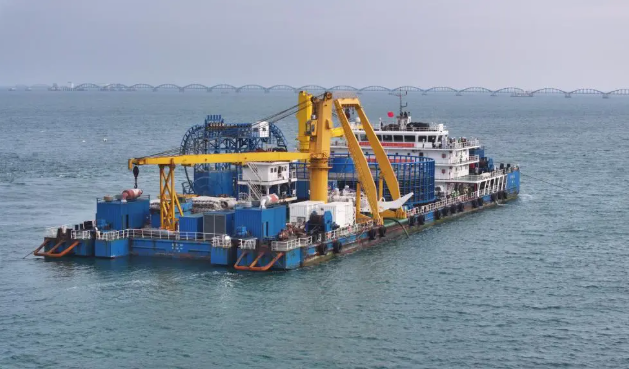 北部灣首條跨海聯(lián)網(wǎng)工程開(kāi)始敷設(shè)海底電纜